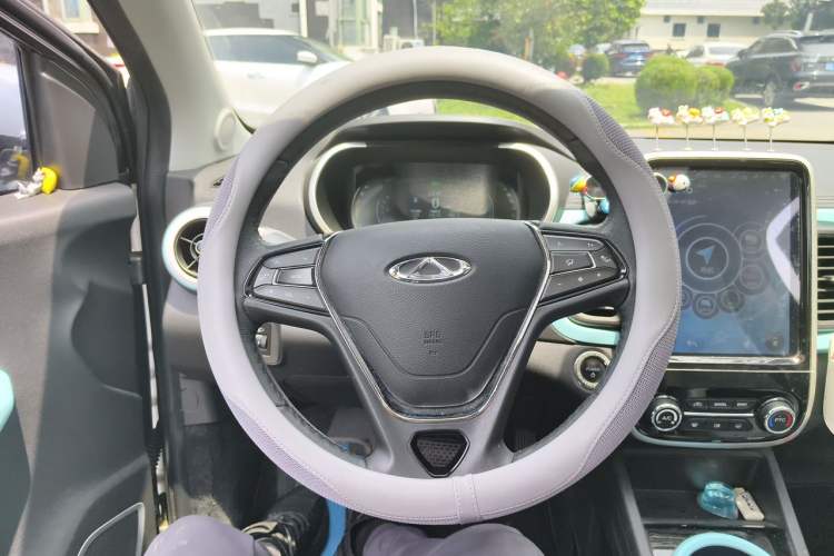Used Chery QQ Little Ant 2021 200 000 Yuan "Ant Fan" Edition Energized Version NMC Lithium Battery 301 km Steering Wheel