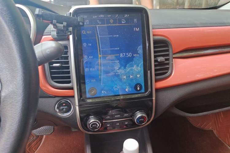 Used Chery QQ Little Ant 2021 150 000 Yuan "Ant Fan" Edition New Ant Cool Version Lithium-Ion Battery Audio And AC Panel
