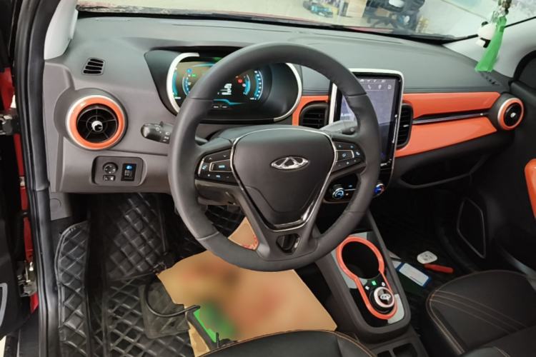 Used Chery QQ Little Ant 2021 200 000 Yuan "Ant Fan" Edition Energized Version NMC Lithium Battery 301 km Center Console
