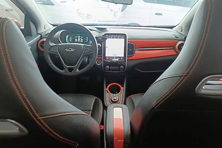Used Chery QQ Little Ant 2021 200 000 Yuan "Ant Fan" Edition Energized Version NMC Lithium Battery 301 km Center Console