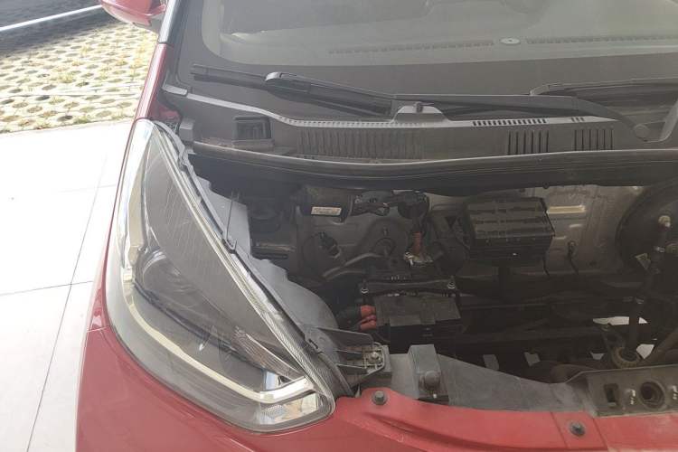 Used Chery QQ Little Ant 2021 150 000 Yuan "Ant Fan" Edition New Ant Cool Version Lithium-Ion Battery Engine Bay Right