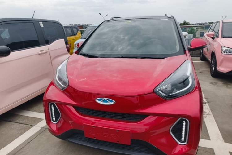 Used Chery QQ Little Ant 2021 200 000 Yuan "Ant Fan" Edition Energized Version NMC Lithium Battery 301 km Front