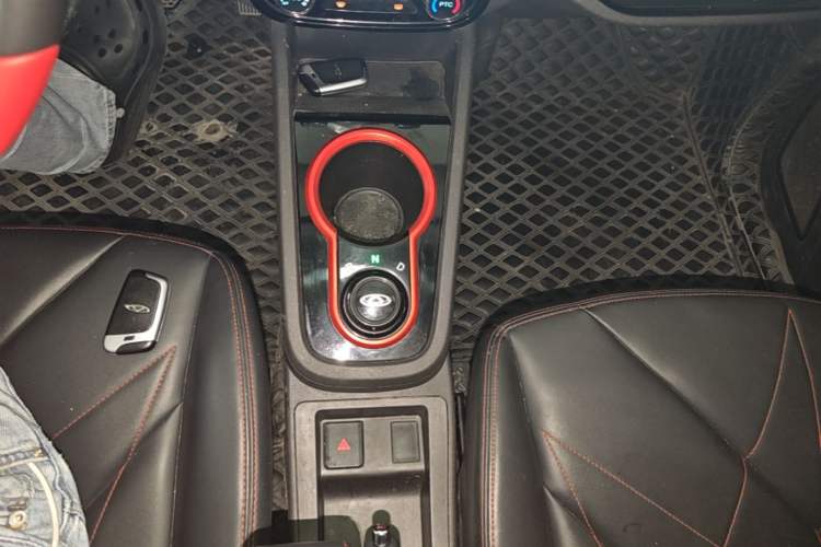 Used Chery QQ Little Ant 2021 200 000-Yuan Ant Fan Edition Talent Version NMC Battery 301 km Gear Lever