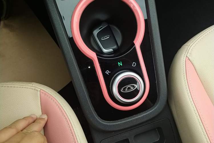 Used Chery QQ Little Ant 2021 150 000 Yuan "Ant Fan" Edition New Ant Cool Version Lithium-Ion Battery Gear Lever