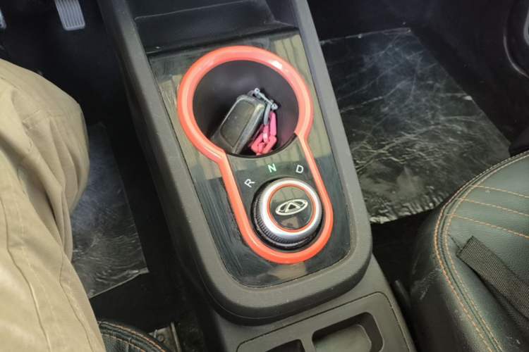 Used Chery QQ Little Ant 2021 200 000 Yuan "Ant Fan" Edition Energized Version NMC Lithium Battery 301 km Gear Lever