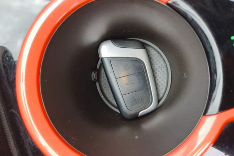 Used Chery QQ Little Ant 2021 200 000 Yuan "Ant Fan" Edition Energized Version NMC Lithium Battery 301 km Interior 1