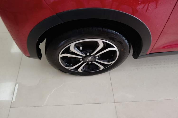 Used Chery QQ Little Ant 2021 200 000 Yuan "Ant Fan" Edition Energized Version NMC Lithium Battery 301 km Left Front Wheel Hub