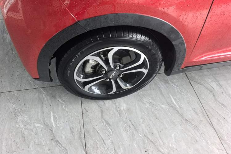 Used Chery QQ Little Ant 2021 200 000-Yuan Ant Fan Edition Talent Version NMC Battery 301 km Left Front Wheel Hub