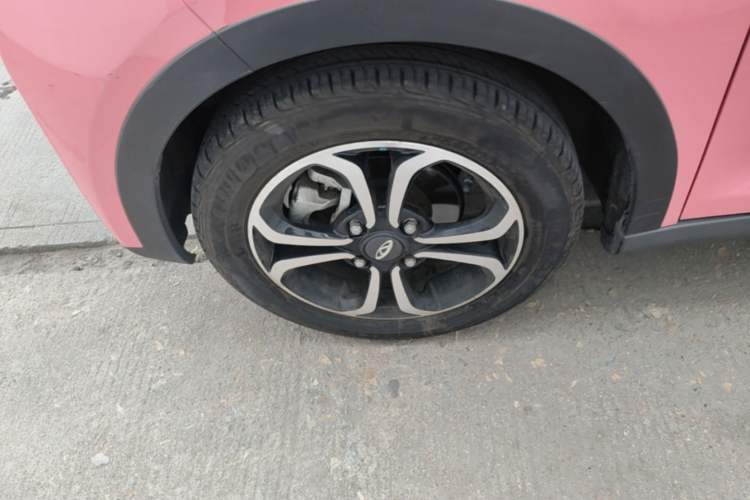 Used Chery QQ Little Ant 2021 200 000-Yuan Ant Fan Edition Talent Version NMC Battery 408 km续航 Left Front Wheel Hub