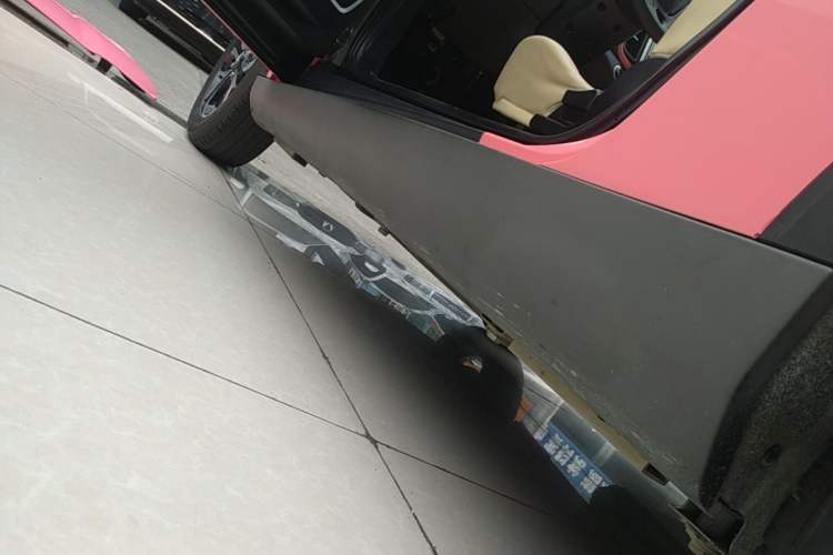 Used Chery QQ Little Ant 2021 150 000 Yuan "Ant Fan" Edition New Ant Cool Version Lithium-Ion Battery Left Side Sill