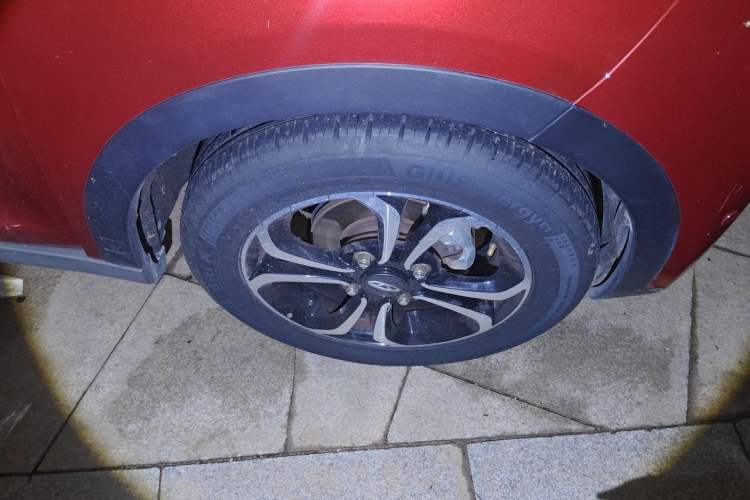 Used Chery QQ Little Ant 2021 150 000 Yuan Ant Fan Edition Ant Trend Version Lithium Iron Phosphate Right Front Wheel Hub