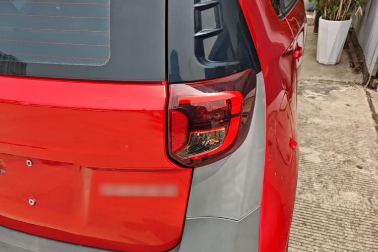Used Chery QQ Little Ant 2021 200 000-Yuan Ant Fan Edition Energetic Version NMC Lithium Battery 301 km Right Rear Taillight