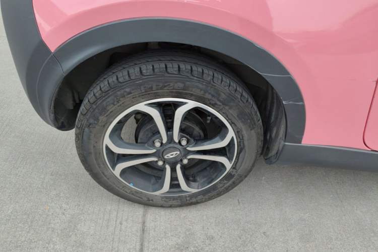 Used Chery QQ Little Ant 2021 200 000-Yuan Ant Fan Edition Talent Version NMC Battery 408 km续航 Right Rear Wheel Hub
