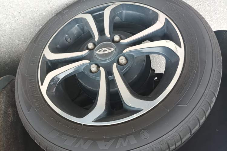 Used Chery QQ Little Ant 2021 150 000 Yuan Ant Fan Edition Queen Version Lithium Iron Phosphate Right Rear Wheel Hub