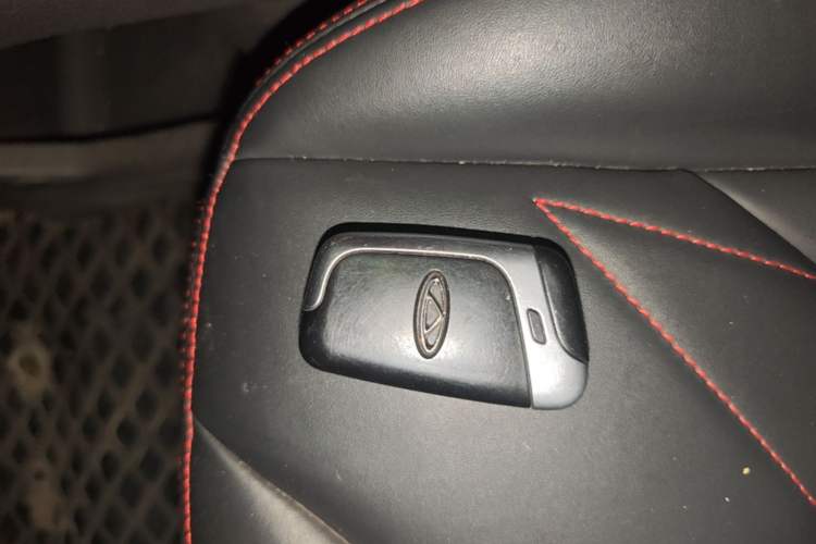 Used Chery QQ Little Ant 2021 200 000-Yuan Ant Fan Edition Talent Version NMC Battery 301 km Vehicle Key