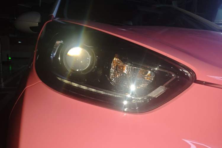 Used Chery QQ Little Ant 2021 200 000-Yuan Ant Fan Edition Oxygen Version Lithium Iron Phosphate 301 km Right Front Headlight