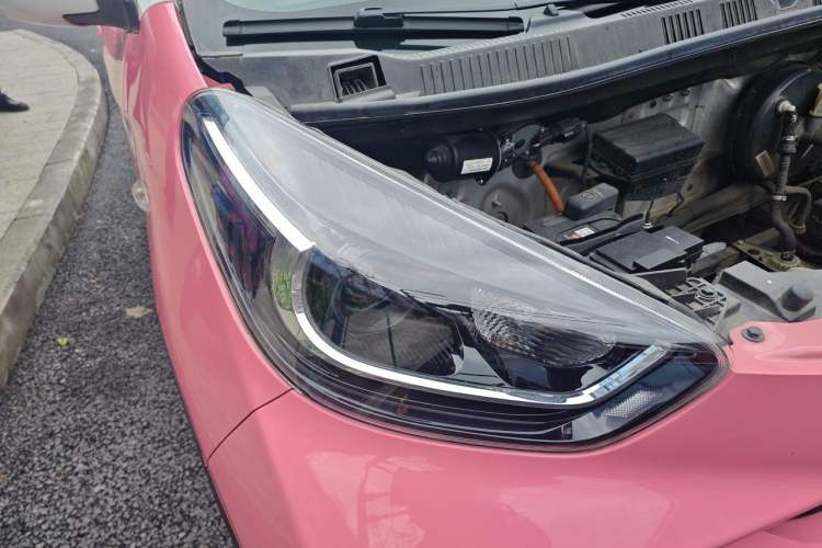Used Chery QQ Little Ant 2021 200 000-Yuan Ant Fan Edition Talent Version NMC Battery 301 km Right Front Headlight