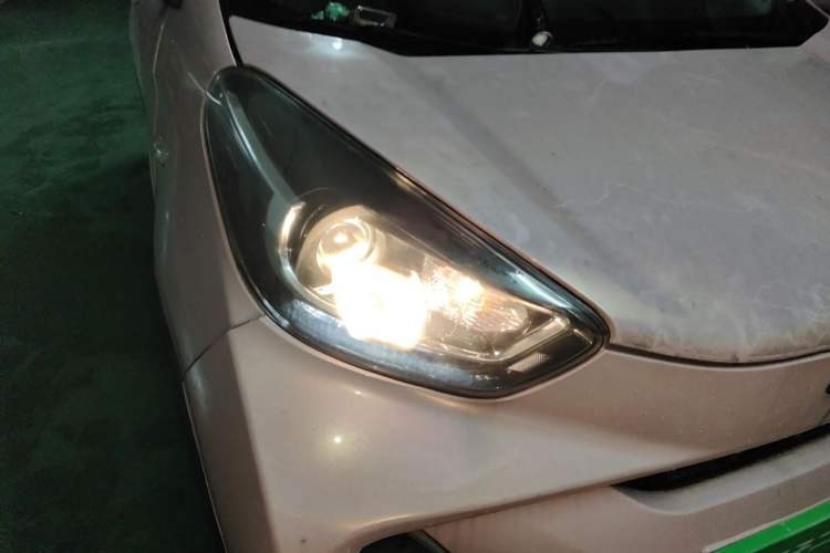 Used Chery QQ Little Ant 2021 200 000-Yuan Ant Fan Edition Talent Version Lithium Iron Phosphate 301 km Right Front Headlight