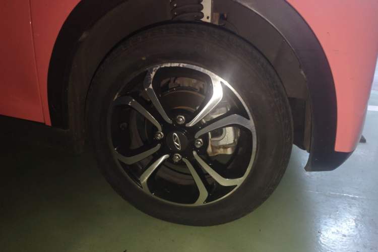 Used Chery QQ Little Ant 2021 200 000-Yuan Ant Fan Edition Oxygen Version Lithium Iron Phosphate 301 km Right Front Wheel Hub