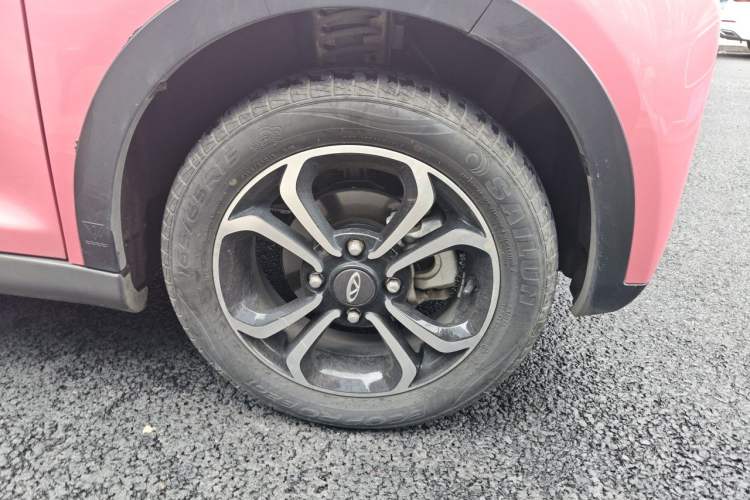 Used Chery QQ Little Ant 2021 200 000-Yuan Ant Fan Edition Talent Version NMC Battery 301 km Right Front Wheel Hub