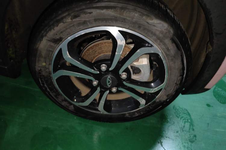 Used Chery QQ Little Ant 2021 200 000-Yuan Ant Fan Edition Talent Version Lithium Iron Phosphate 301 km Right Front Wheel Hub