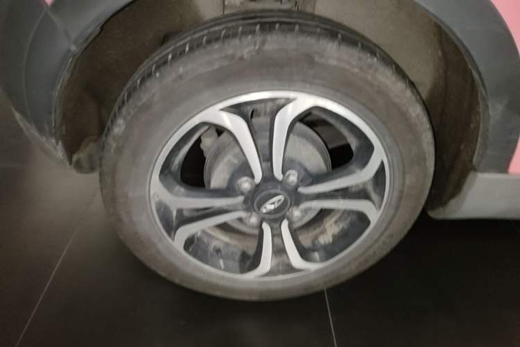 Used Chery QQ Little Ant 2021 200 000-Yuan Ant Fan Edition Talent Version NMC Battery 301 km Right Rear Wheel Hub