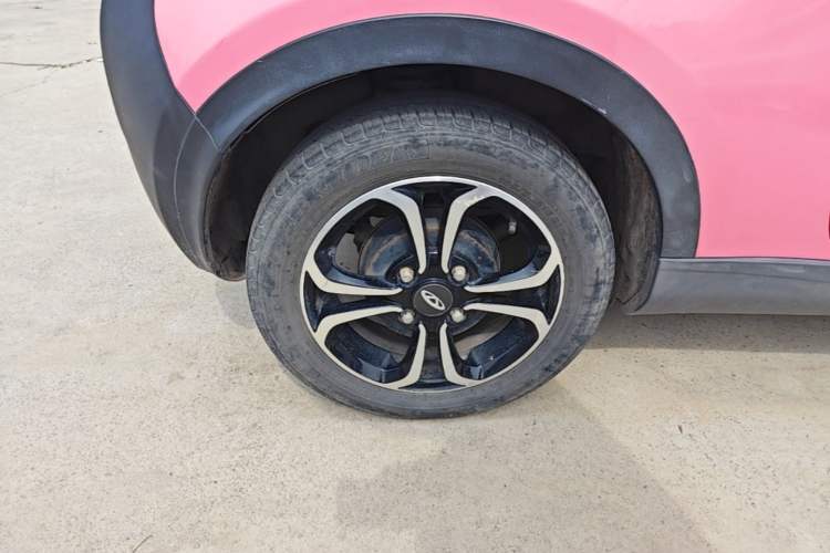 Used Chery QQ Little Ant 2021 150 000 Yuan Ant Fan Edition Queen Version Lithium Iron Phosphate Right Rear Wheel Hub