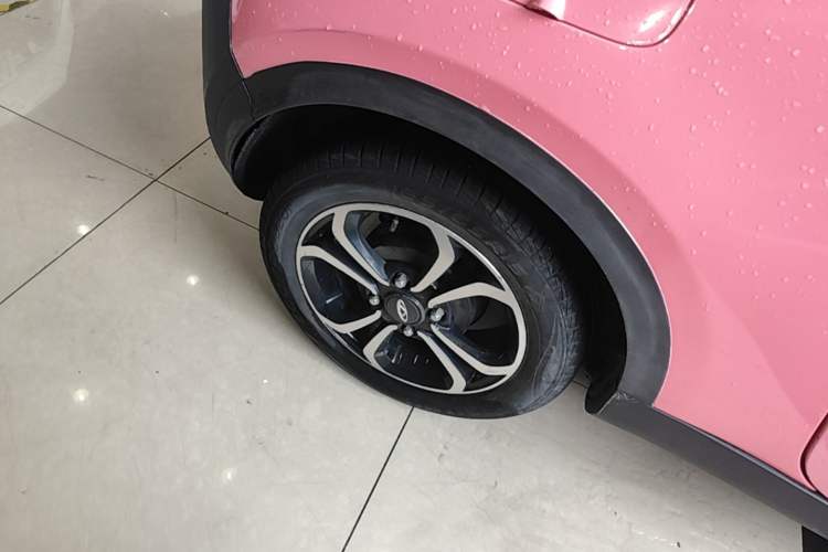 Used Chery QQ Little Ant 2021 200 000-Yuan Ant Fan Edition Talent Version NMC Battery 301 km Right Rear Wheel Hub