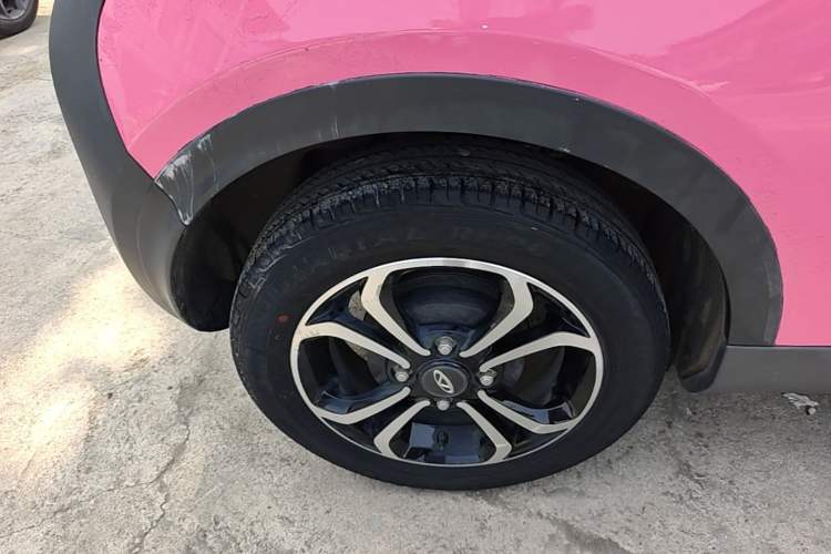 Used Chery QQ Little Ant 2021 200 000-Yuan Ant Fan Edition Talent Version NMC Battery 301 km Right Rear Wheel Hub