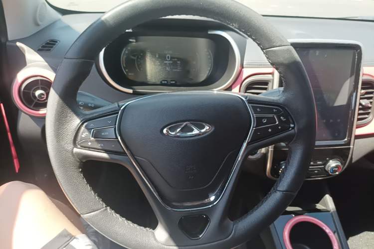 Used Chery QQ Little Ant 2021 200 000 Yuan Ant Fan Edition Energized Version Lithium Iron Phosphate 301 km Steering Wheel