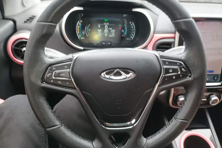 Used Chery QQ Little Ant 2021 200 000 Yuan Ant Fan Edition Energized Version Lithium Iron Phosphate 301 km Steering Wheel