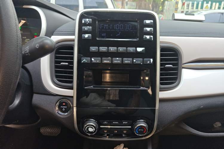 Used Chery QQ Little Ant 2021 200 000-Yuan Ant Fan Edition Energetic Version NMC Lithium Battery 301 km Audio And AC Panel