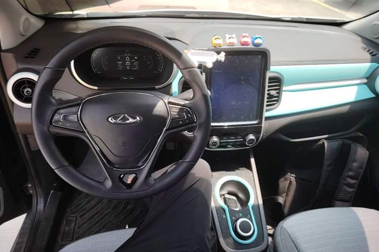 Used Chery QQ Little Ant 2021 150 000 Yuan Ant Fan Edition Ant Trend Version Lithium-Ion Battery Center Console