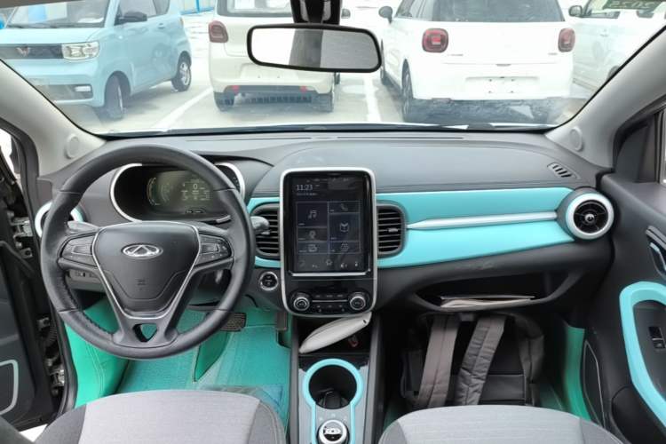 Used Chery QQ Little Ant 2021 150 000 Yuan Ant Fan Edition Ant Trend Version Lithium Iron Phosphate Center Console