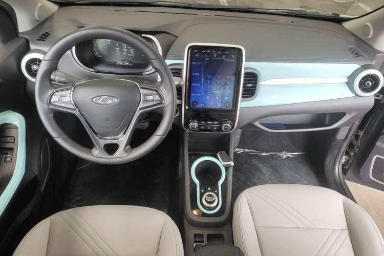 Used Chery QQ Little Ant 2021 200 000-Yuan Ant Fan Edition Talent Version NMC Battery 301 km Center Console