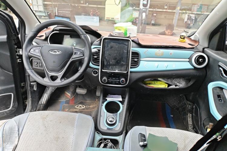 Used Chery QQ Little Ant 2021 150 000 Yuan Ant Fan Edition Ant Trend Version Lithium-Ion Battery Center Console