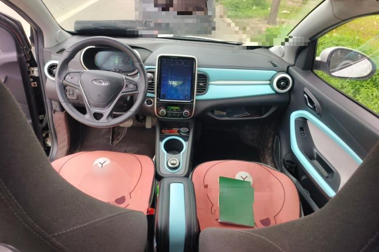 Used Chery QQ Little Ant 2021 150 000 Yuan Ant Fan Edition Ant Trend Version Lithium-Ion Battery Center Console