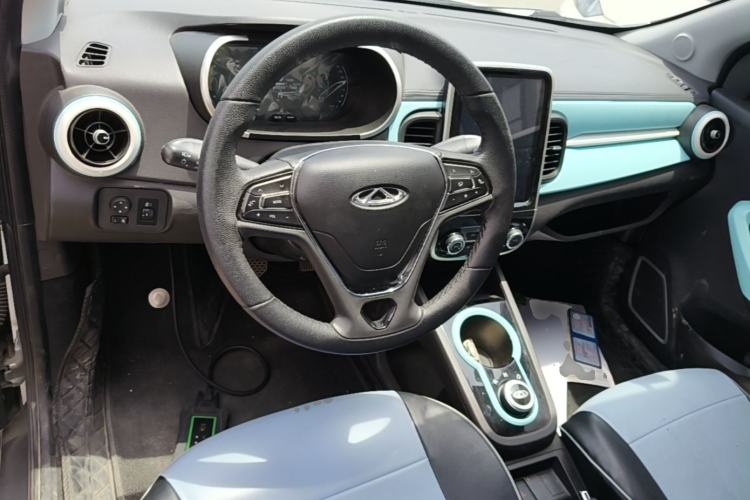 Used Chery QQ Little Ant 2021 150 000 Yuan Ant Fan Edition Ant Trend Version Lithium-Ion Battery Center Console