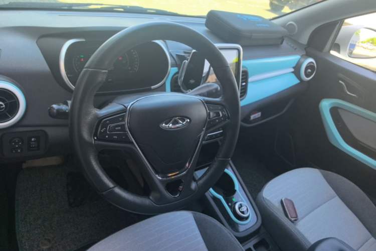 Used Chery QQ Little Ant 2021 200 000-Yuan Ant Fan Edition Energized Version Lithium Iron Phosphate 301 km Center Console