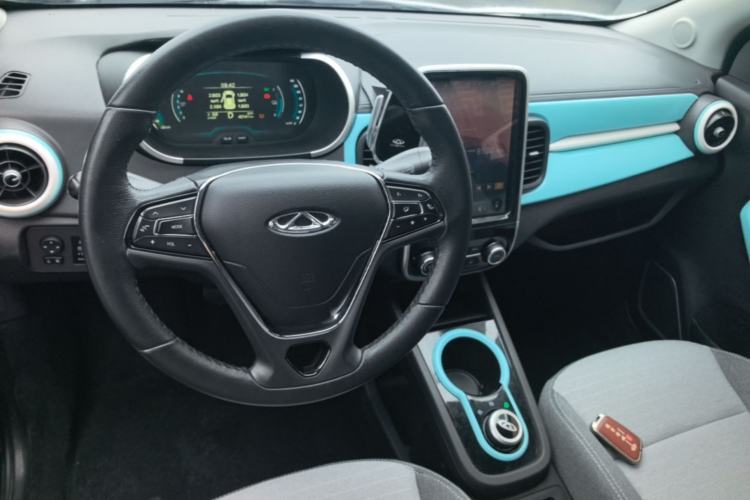 Used Chery QQ Little Ant 2021 150 000 Yuan Ant Fan Edition Ant Trend Version Lithium-Ion Battery Center Console