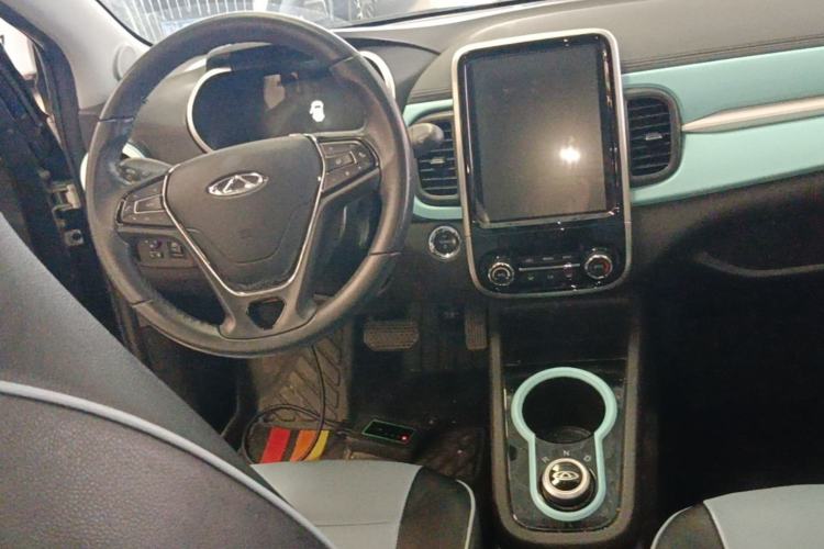 Used Chery QQ Little Ant 2021 150 000 Yuan Ant Fan Edition Ant Trend Version Lithium-Ion Battery Center Console
