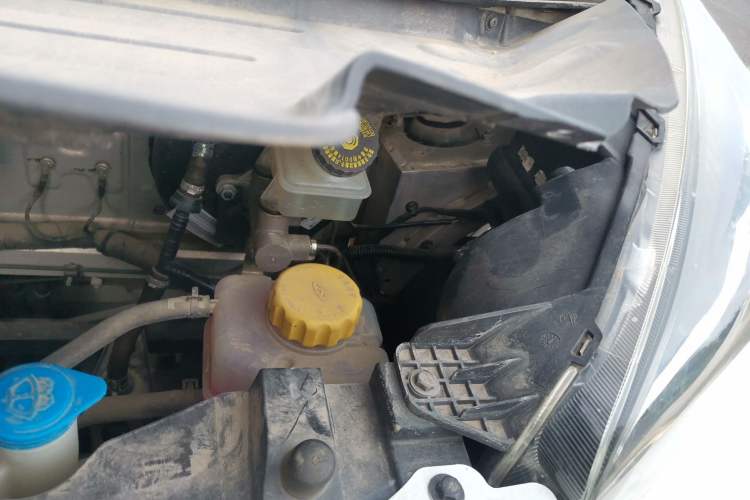 Used Chery QQ Little Ant 2021 150 000 Yuan "Ant Fan" Edition New Ant Cool Version Lithium-Ion Battery Engine Bay Left