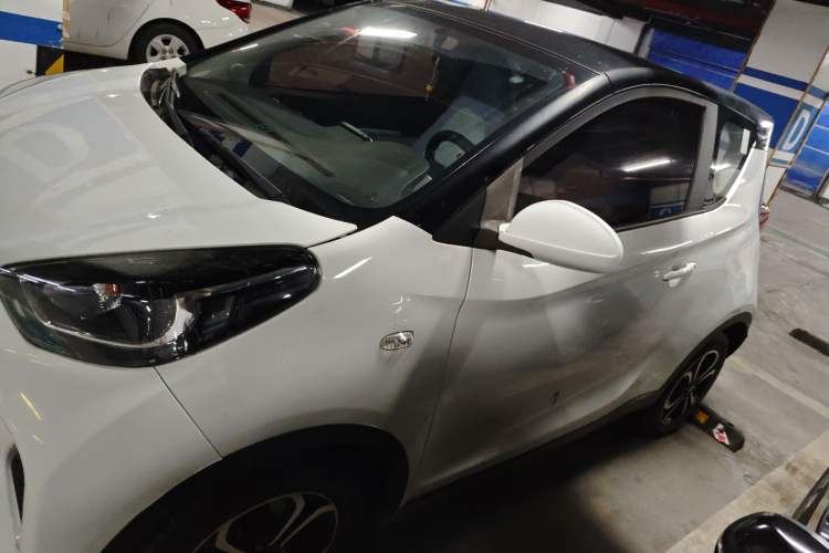 Used Chery QQ Little Ant 2021 200 000-Yuan Ant Fan Edition Talent Version NMC Battery 301 km Exterior 2