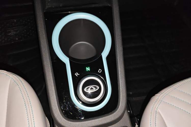 Used Chery QQ Little Ant 2021 200 000-Yuan Ant Fan Edition Talent Version NMC Battery 301 km Gear Lever