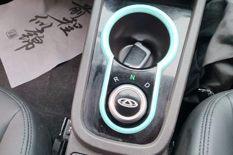 Used Chery QQ Little Ant 2021 200 000-Yuan Ant Fan Edition Talent Version NMC Battery 301 km Gear Lever