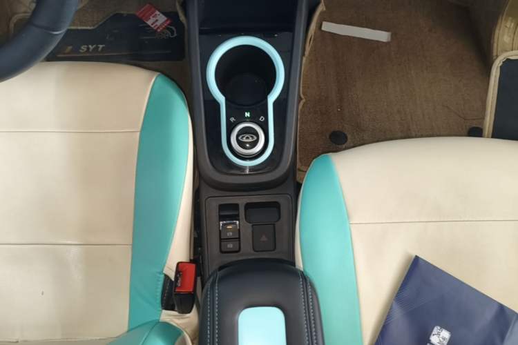 Used Chery QQ Little Ant 2021 150 000 Yuan Ant Fan Edition Ant Stylish Version Lithium-Ion Battery Gear Lever