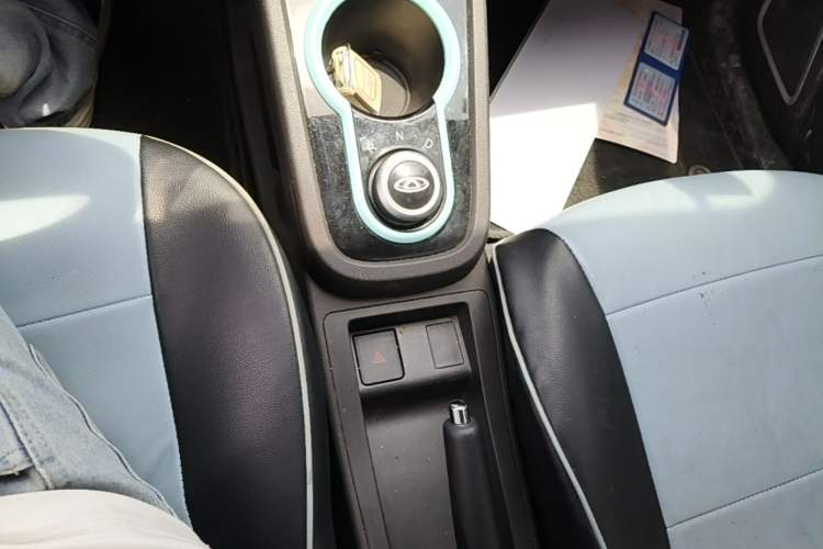 Used Chery QQ Little Ant 2021 150 000 Yuan Ant Fan Edition Ant Trend Version Lithium-Ion Battery Gear Lever