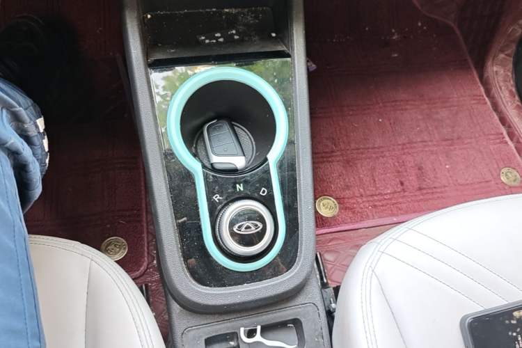 Used Chery QQ Little Ant 2021 200 000-Yuan Ant Fan Edition Talent Version NMC Battery 301 km Gear Lever