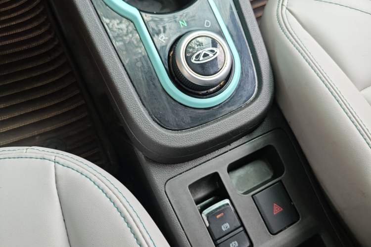 Used Chery QQ Little Ant 2021 200 000-Yuan Ant Fan Edition Talent Version NMC Battery 301 km Gear Lever