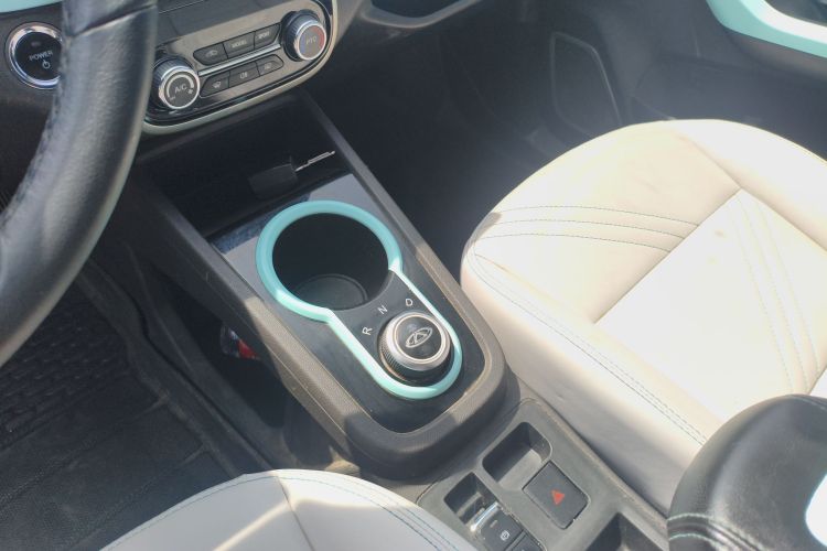 Used Chery QQ Little Ant 2021 150 000 Yuan Ant Fan Edition Ant Trend Version Lithium-Ion Battery Gear Lever